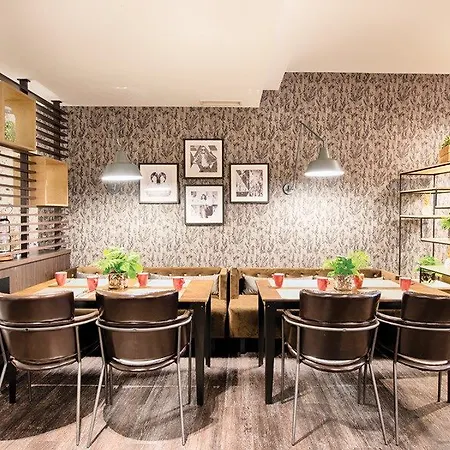 Leonardo Boutique מלון 4*