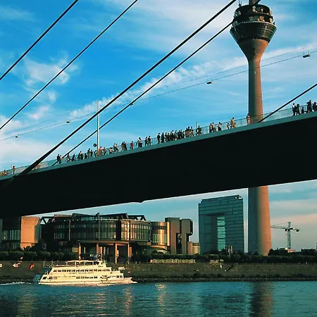 Leonardo Boutique מלון